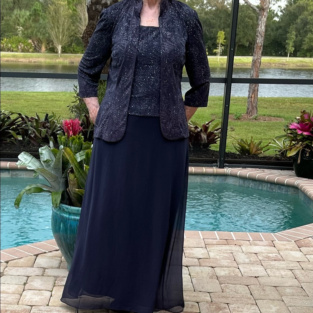 Alex Evenings Gown size 12-two pieces. Beautiful color, true to size.